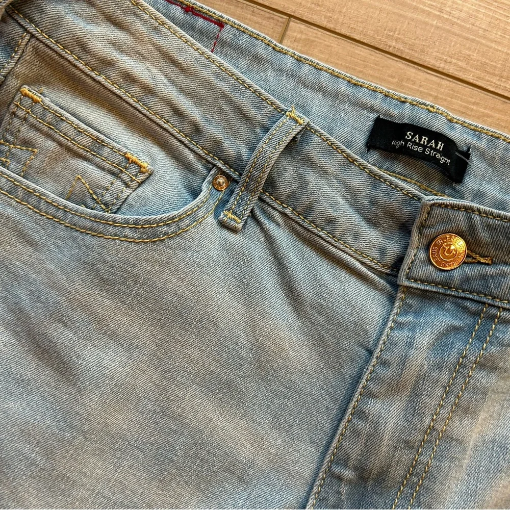 True Religion Sarah High Waist Straight Jeans in Light Endless Wash - Picture 5 of 9